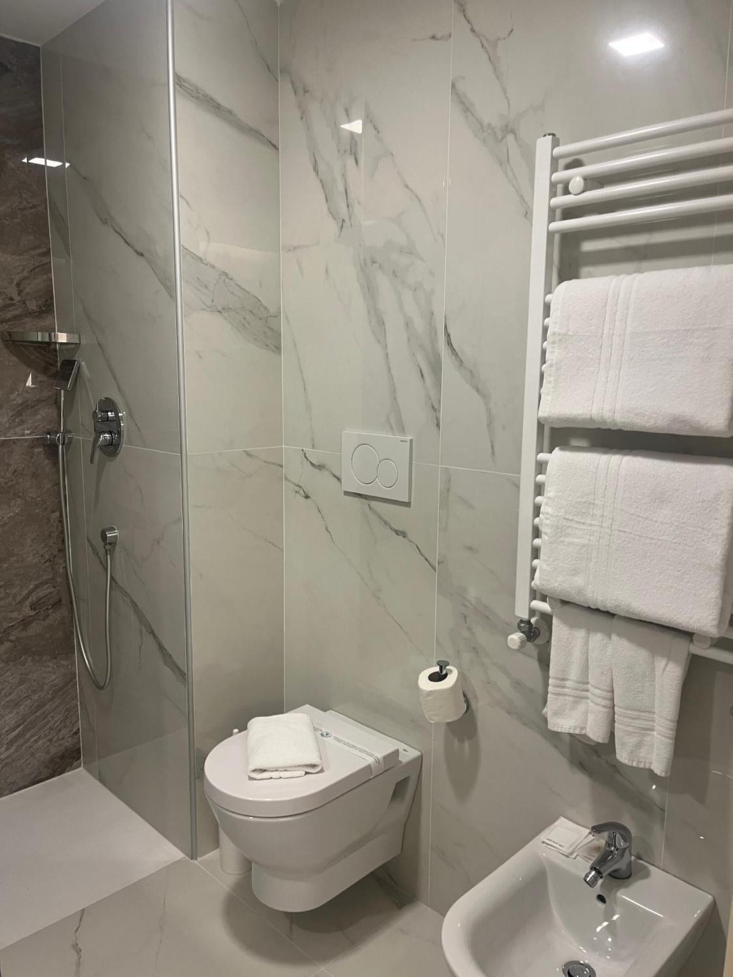Jr Hotels Bocconi Milano Екстер'єр фото