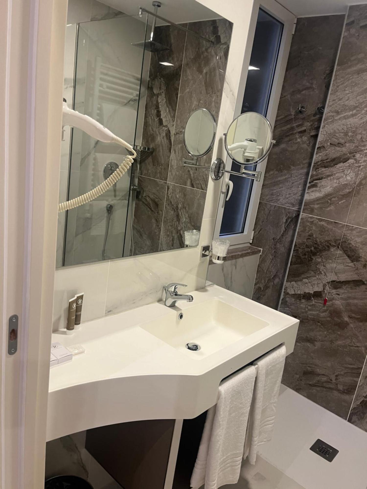 Jr Hotels Bocconi Milano Екстер'єр фото
