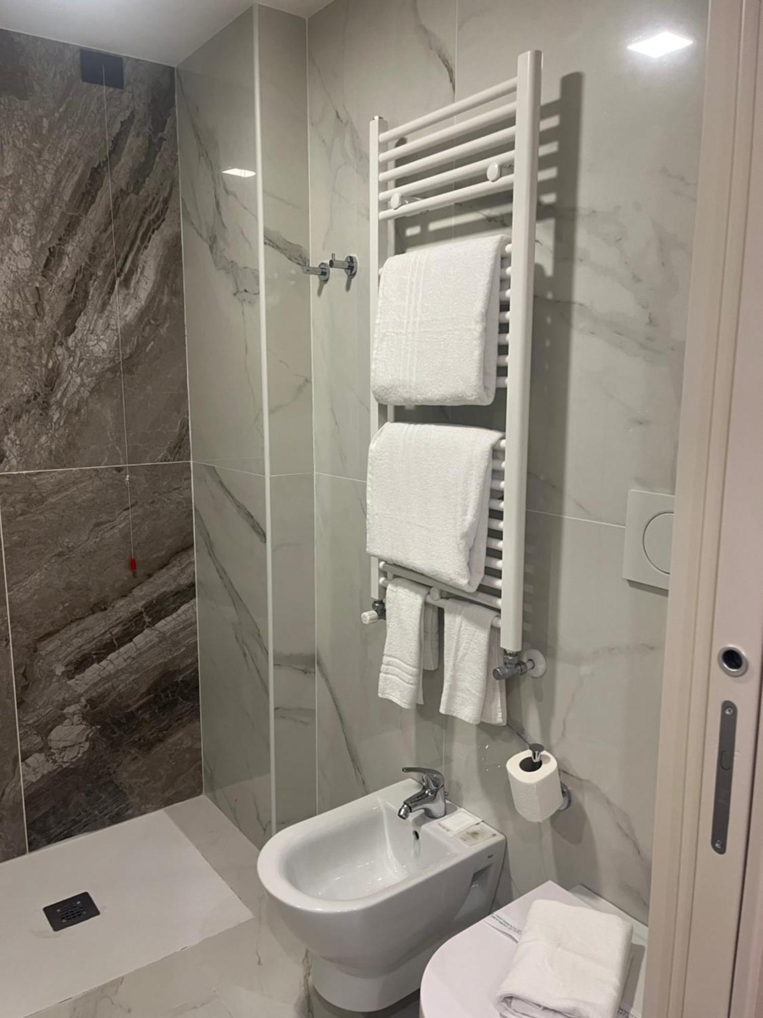 Jr Hotels Bocconi Milano Екстер'єр фото